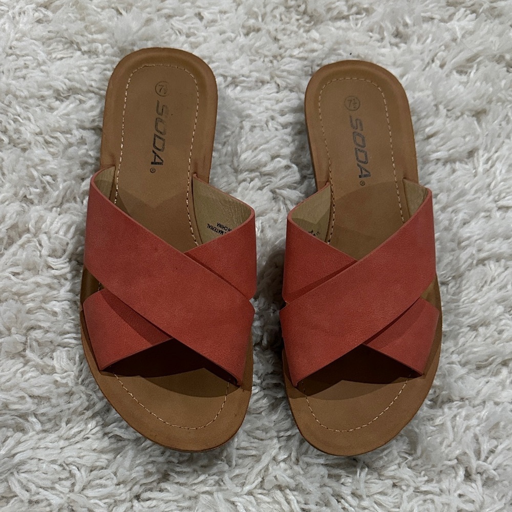 SODA Y2K Boho Coral Vegan Crisscross Slide Sandals Sz 7.5 Beach Summer Comfy